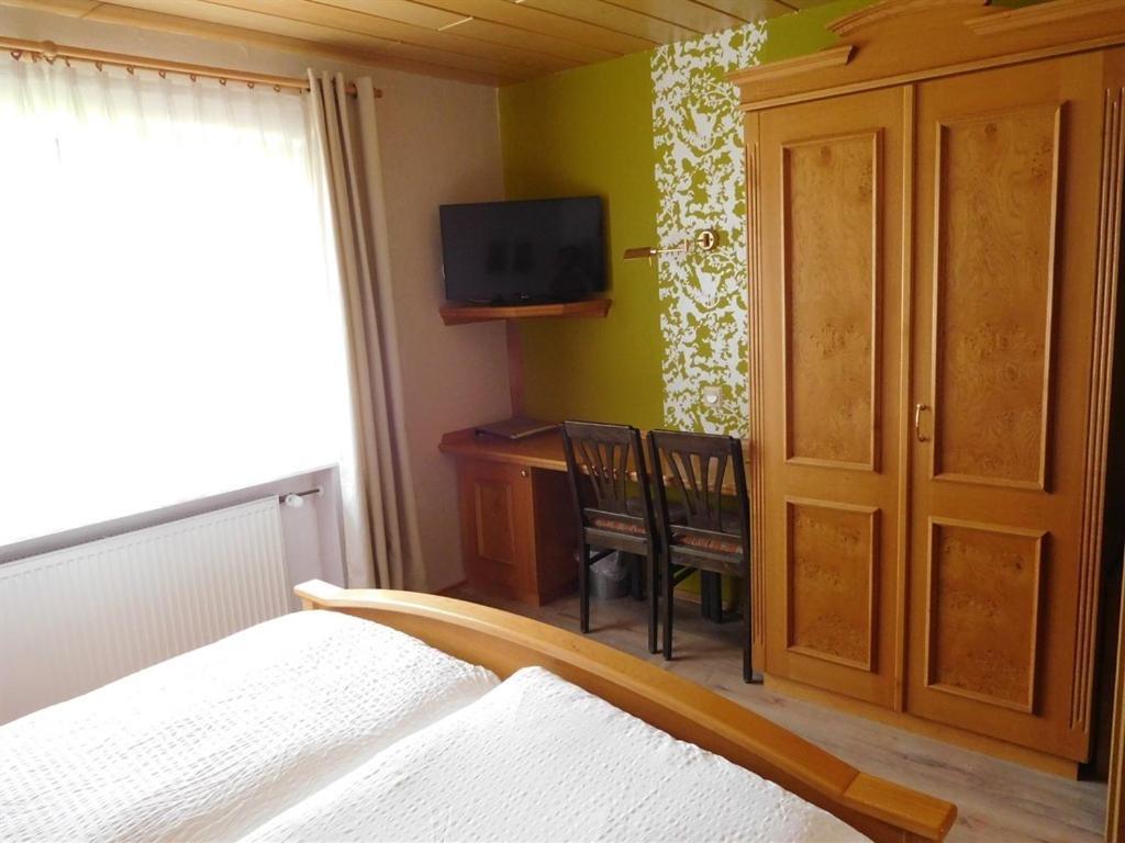 Inn Landgasthof "Zur Gemuetlichkeit" Mombris Room photo